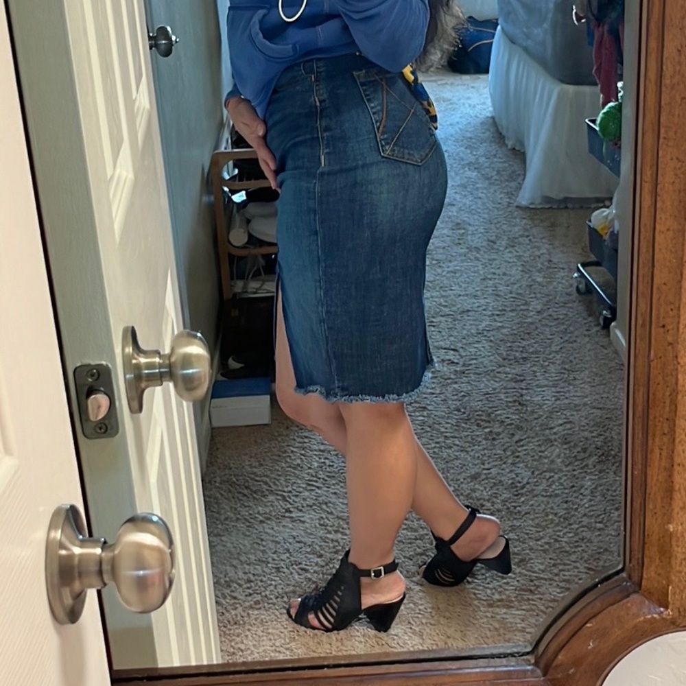 Ariat High waisted denim split skirt size 25R EUC